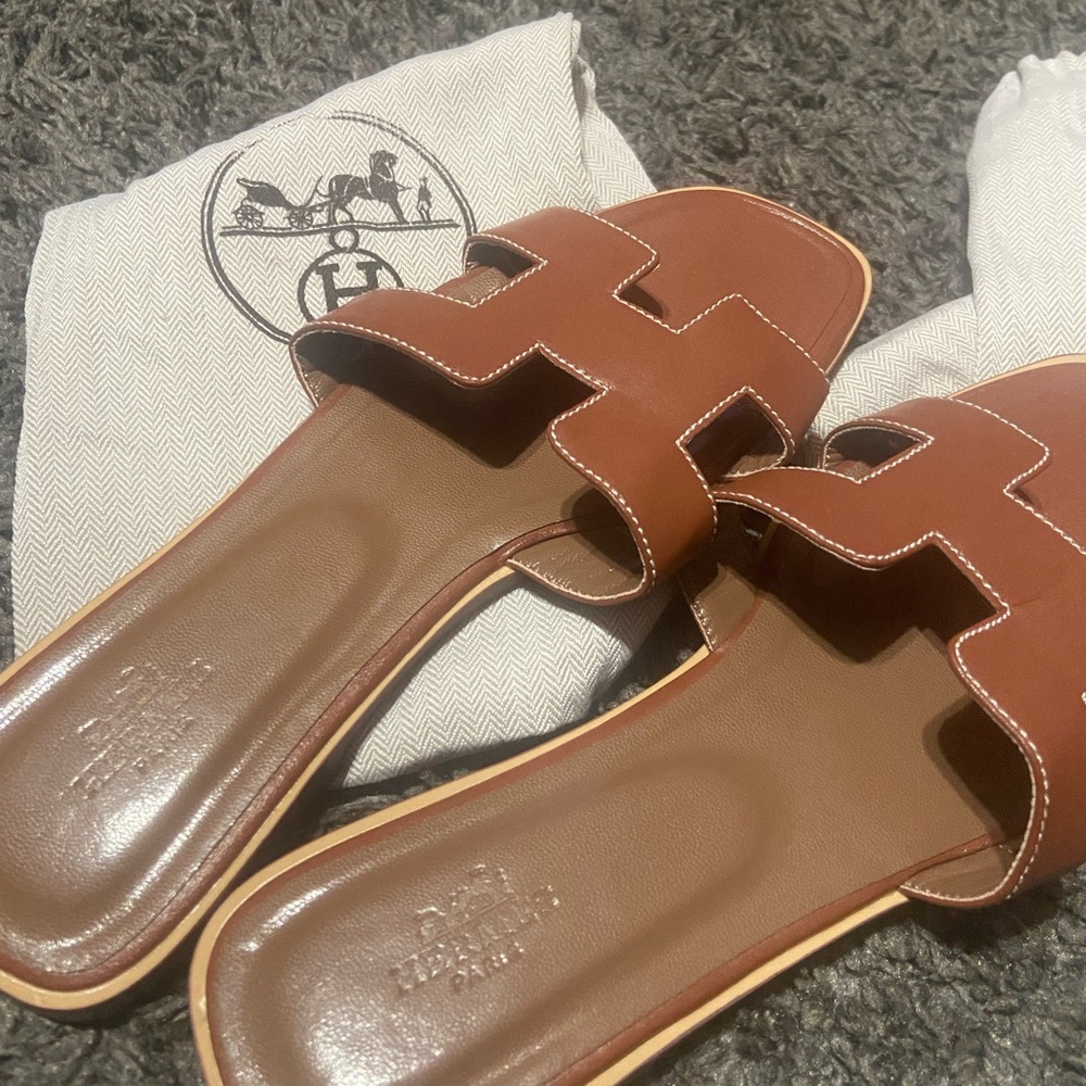 Hermés brown slides/womans good condition. - Picture 3 of 3